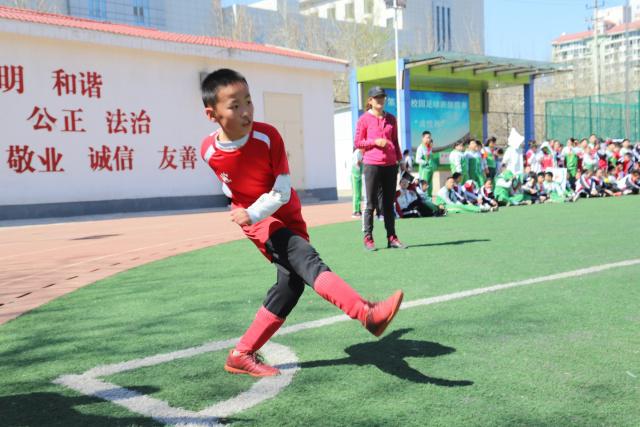 布朗尼17分4板3断 勇士大胜湖人58分豪取6连胜