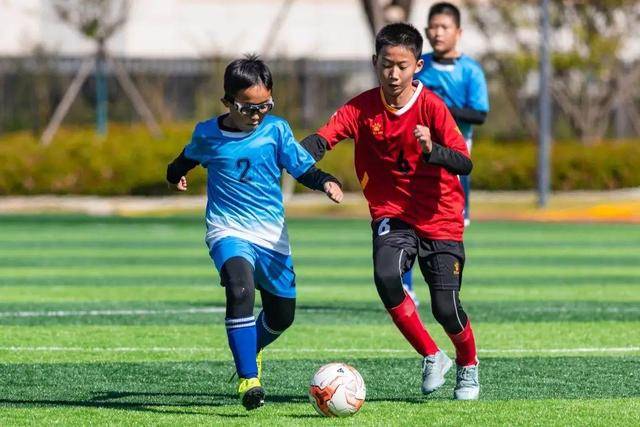 拉菲尼亚本赛季西甲14轮8球 距个人纪录还差3球